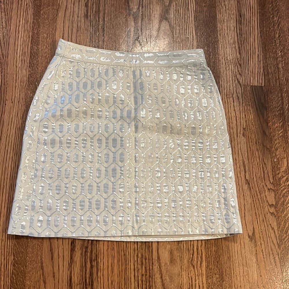 Banana Republic Dressy Skirt Cream/Gold size 2